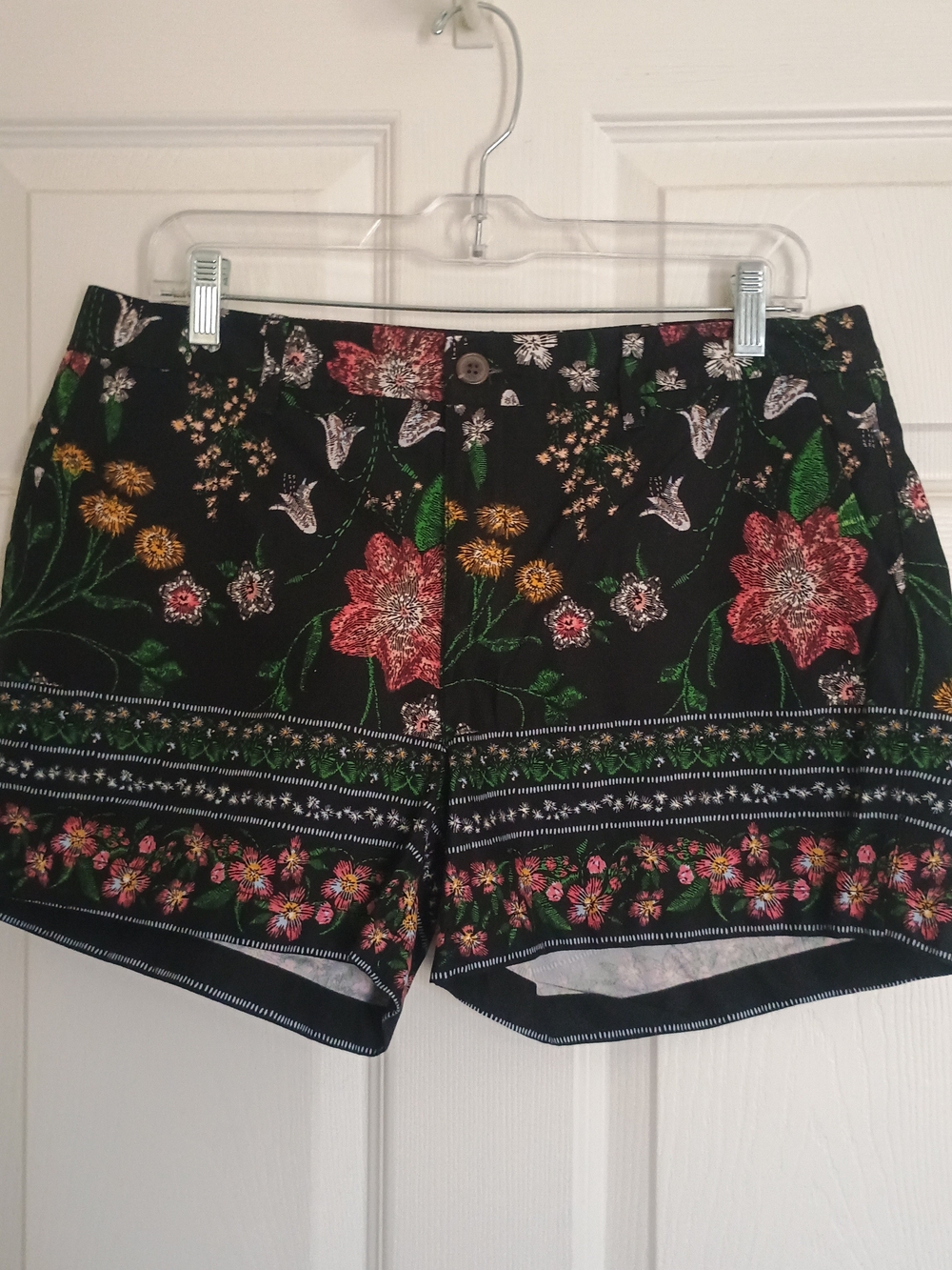 EUC Old Navy Floral Print Black Women’s Shorts Size 10
